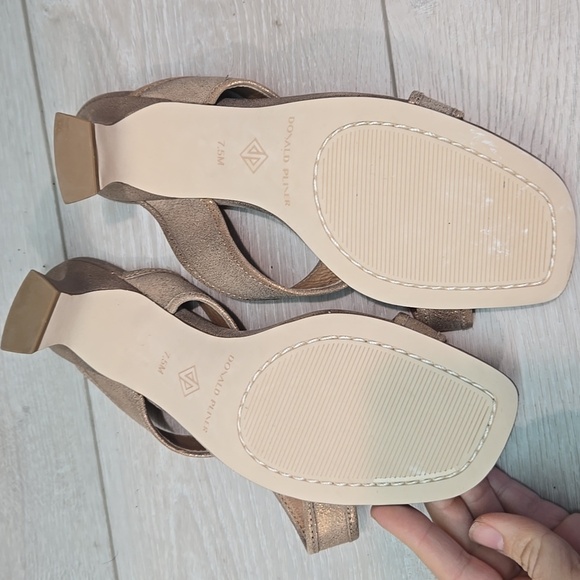 Donald J. Pliner Women's Bronze Gold Heeled Sandals Loop Toe Shoes Sz 7.5M - Picture 10 of 12